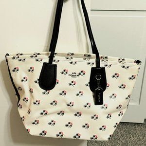 Coach Taxi Tote Floral With Rose Bouquet print